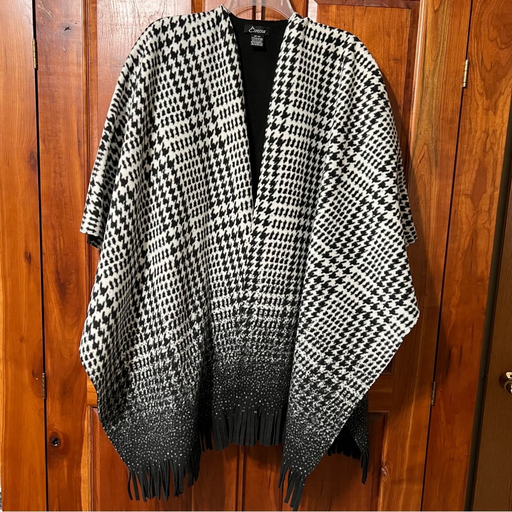 Eivissa Women’s Cape Shawl Wrap Black White Reversible Ombre One Size - Picture 3 of 13